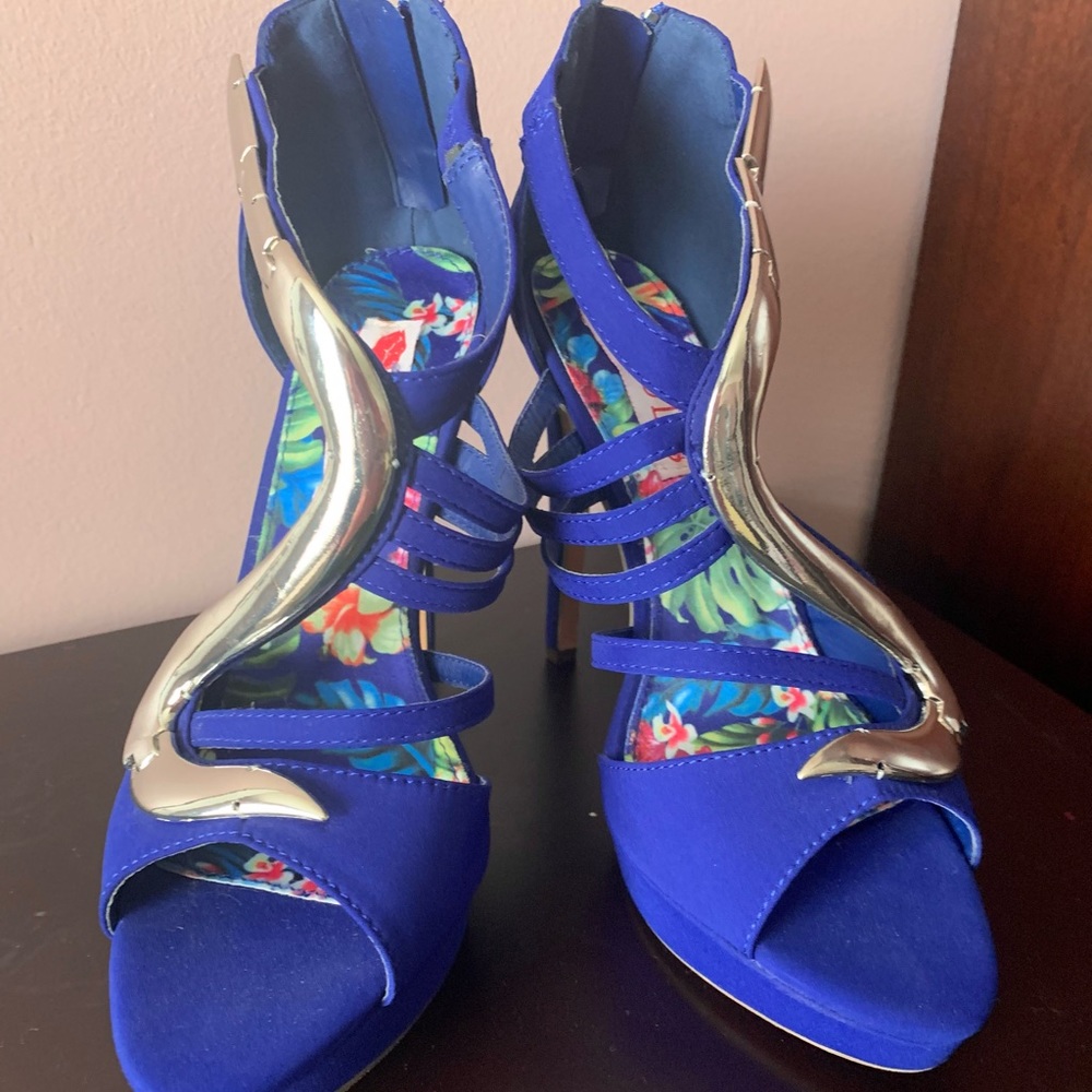 Two Lips peep toe strappy platform sandals. Size 8 in deep royal blue